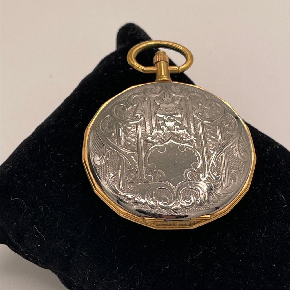 3.23.26-13 Vintage Two-toned Majestron Pocket Watch